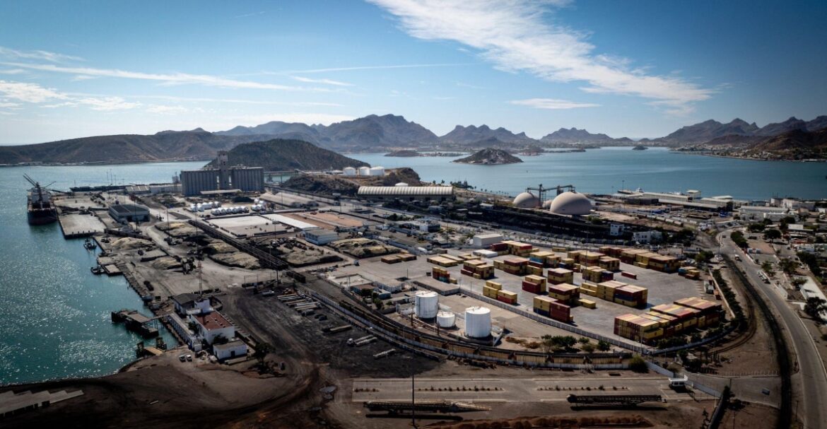 Consolida Gobernador Durazo modernización del Puerto de Guaymas como puerta logística del noroeste